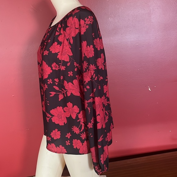 Like new Tinsel floral top - Picture 6 of 14